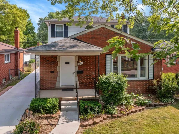 20514 Hunt Club Dr, Harper Woods, MI 48225