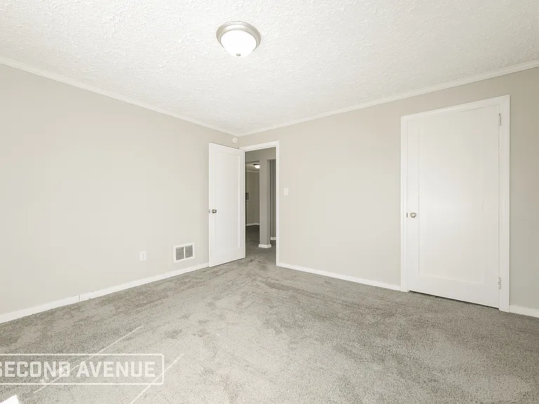 127 Stowe Dr — Photo 16