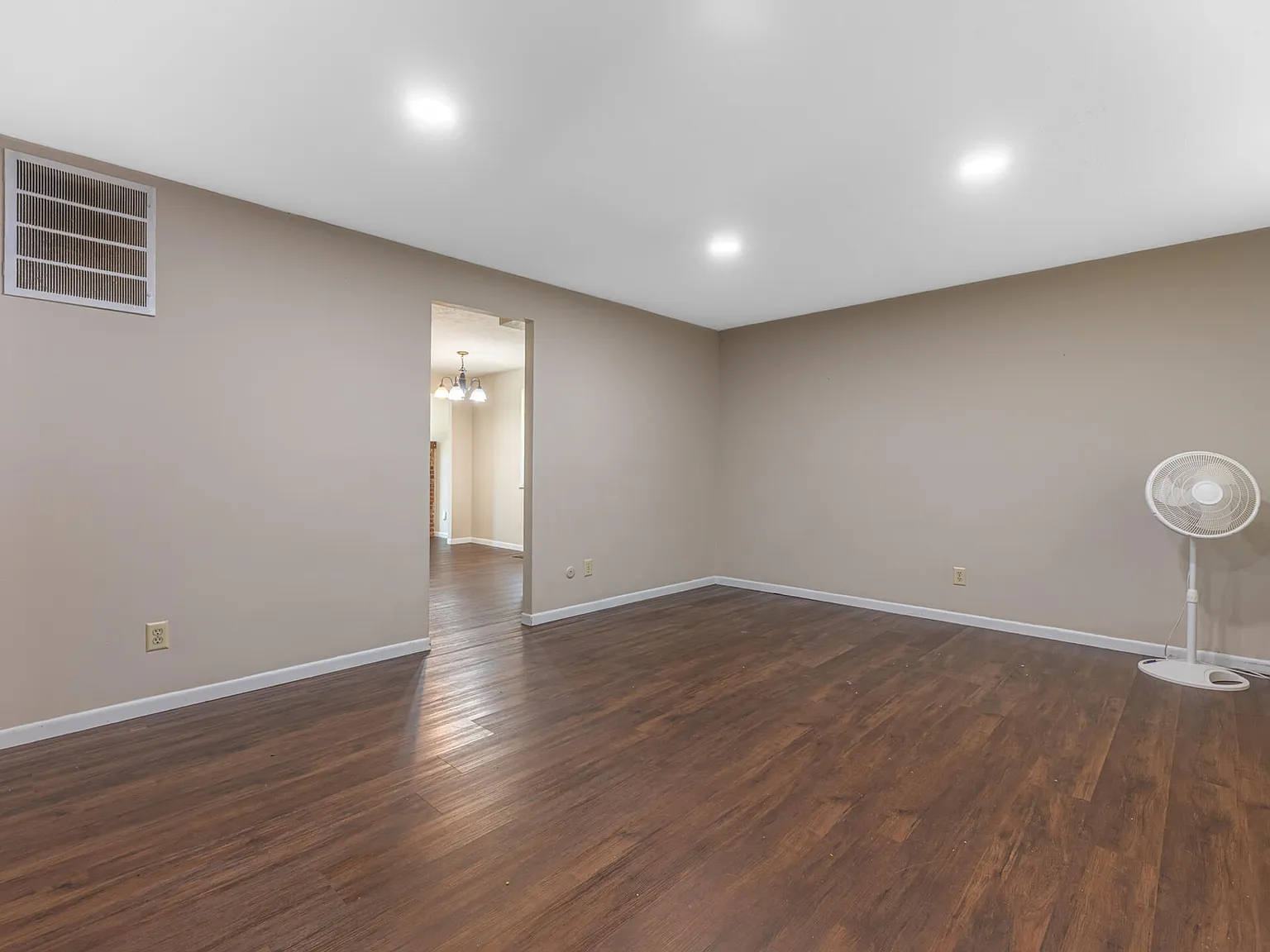 3 bed, 1375 sqft, $1,600 — Photo 4