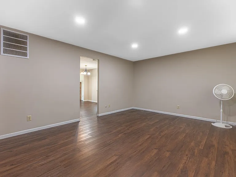 8717 Meadowcreek Dr — Photo 4