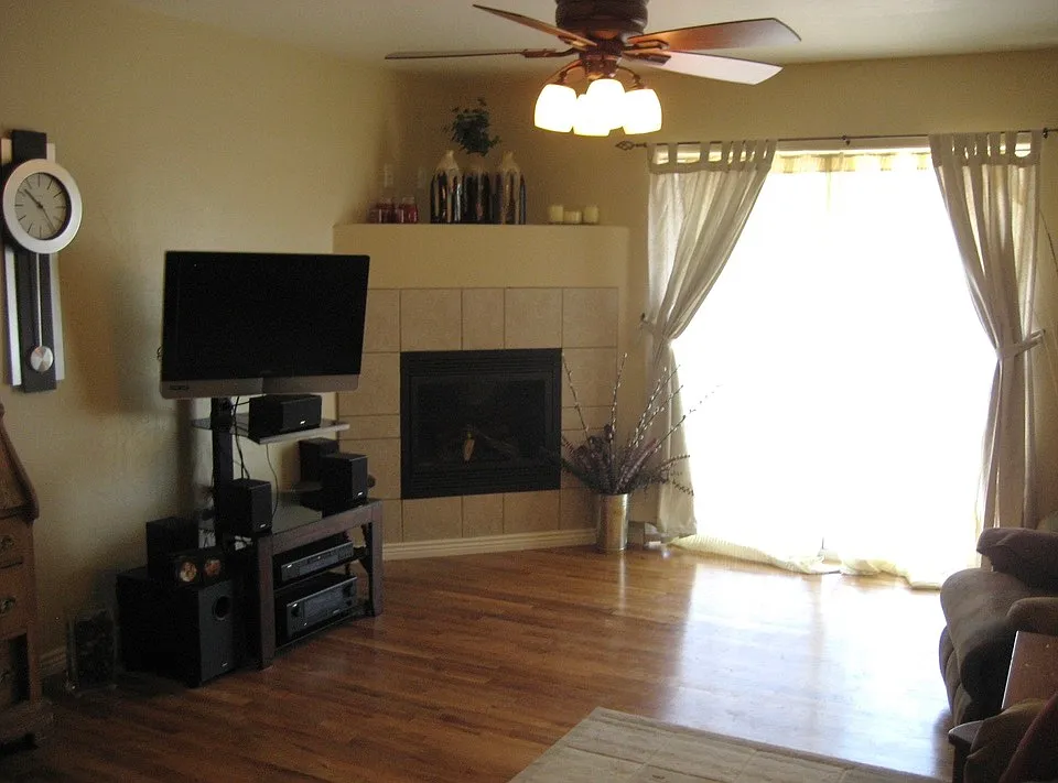 3 bed, 2.5 bath, 1270 sqft, $2,500 — Photo 4