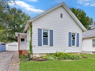 1212 N Roosevelt Ave, Bloomington, IL 61701