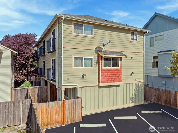 337 N 105th Street #A, Seattle, WA 98133