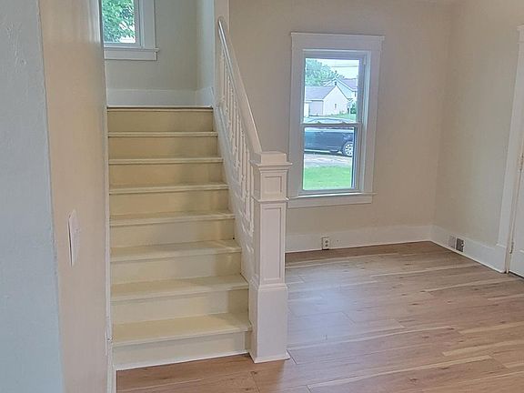 3rd image of 1235 Laird Ave NE