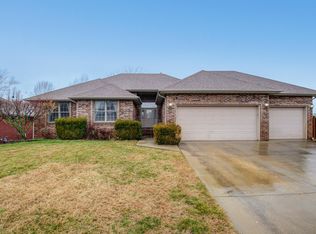 2425 S April Ave, Springfield, MO 65807