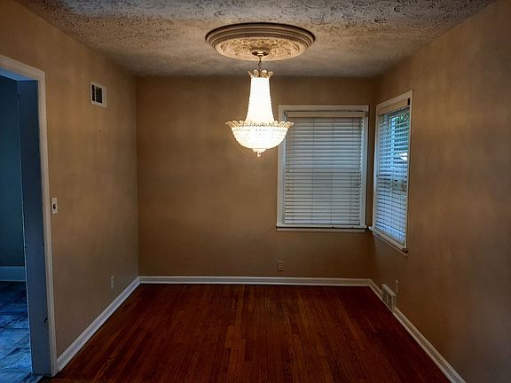 5th image of 1540 S Kentwood Ave