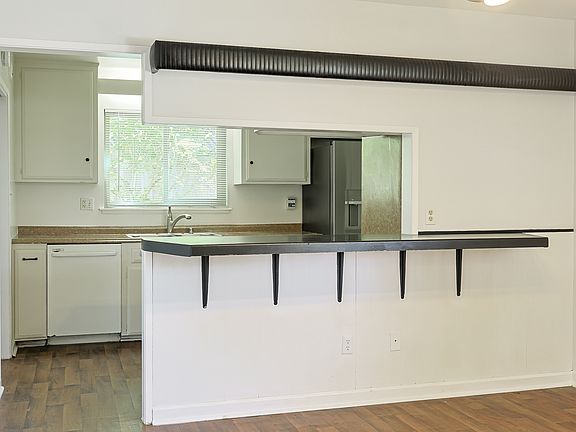 2nd image of 2740 Nansen Ave