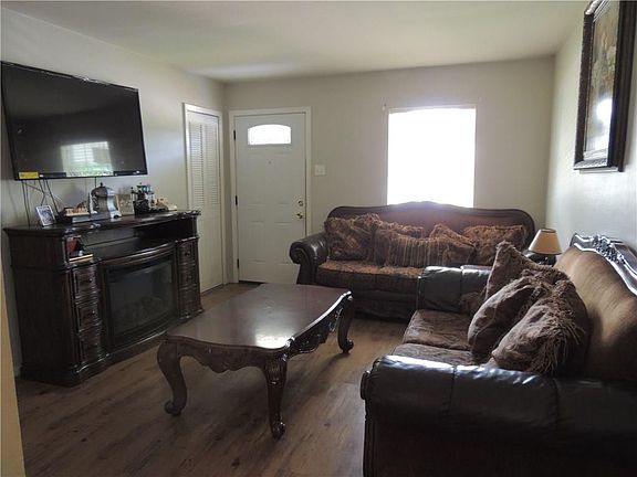 4th image of 4006 Providence Dr