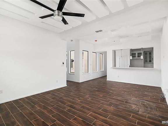 5th image of 2105 Azalea St