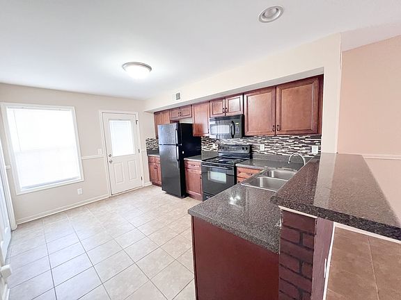 5th image of 2284 McCormick Ln APT E