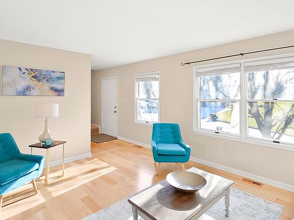 5th image of 105 Founders Cir