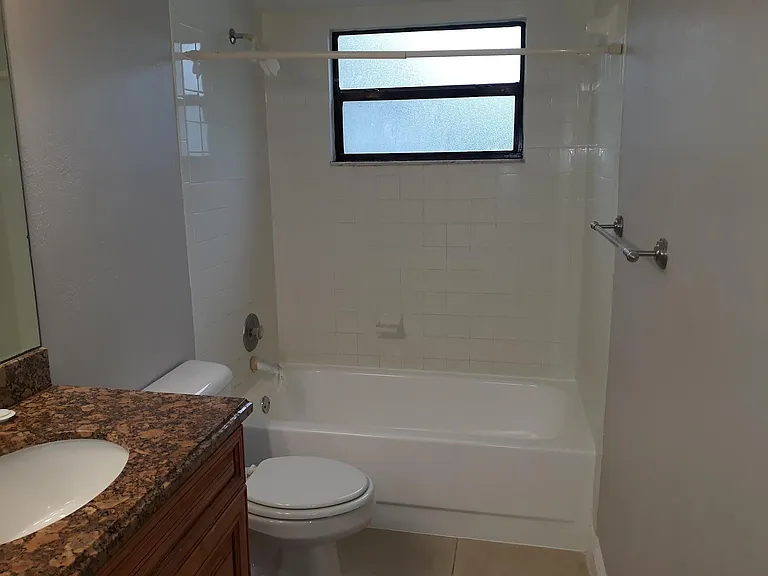1477 Lake Crystal Dr #D — Photo 4