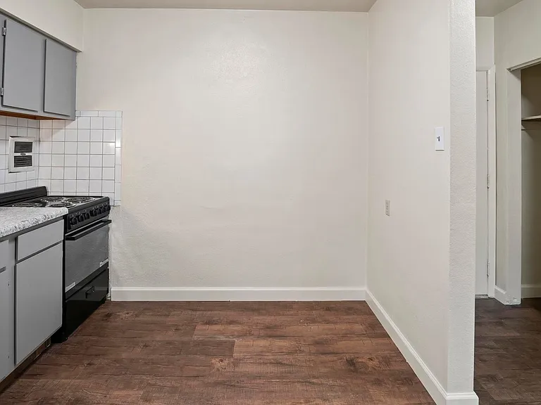 Westport Edge Apartments — Photo 18