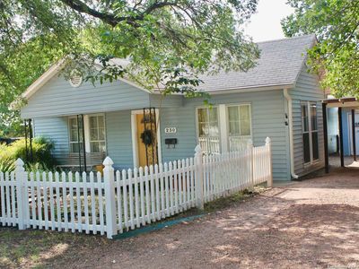 230 Travis, Kerrville, TX, 78028