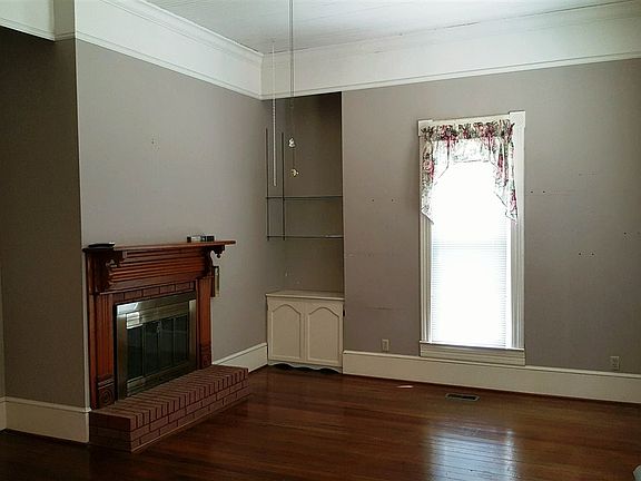 5th image of 124 S Dooley St