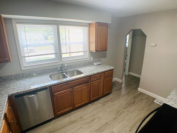 5th image of 4451 Daffodil Ave