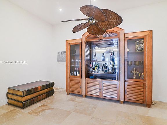 5th image of 333 Sunset Dr APT A
