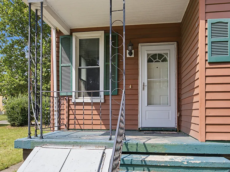 827 Hinnerman St — Photo 23