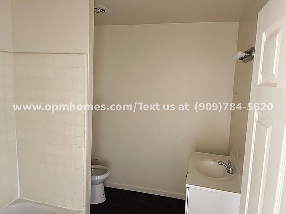 4th image of 13-3934 N Lugo Ave #13