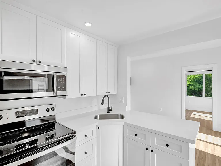 1260 SW 4th St #3 — Photo 9