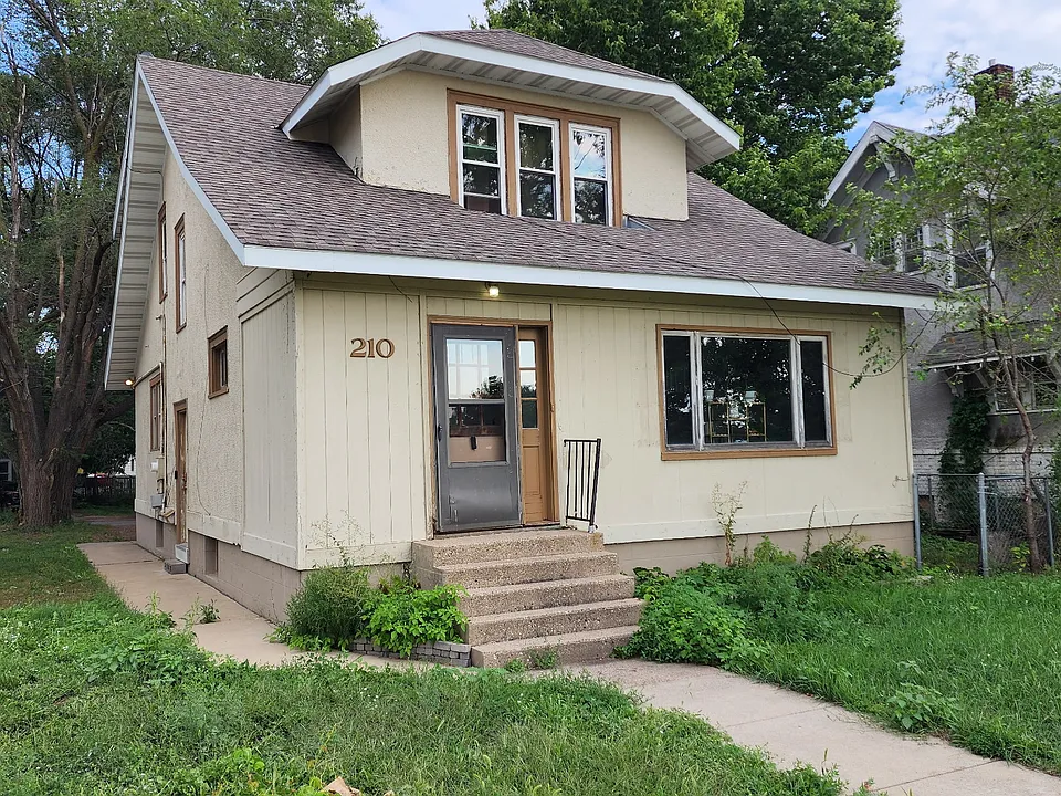 210 9th Ave S