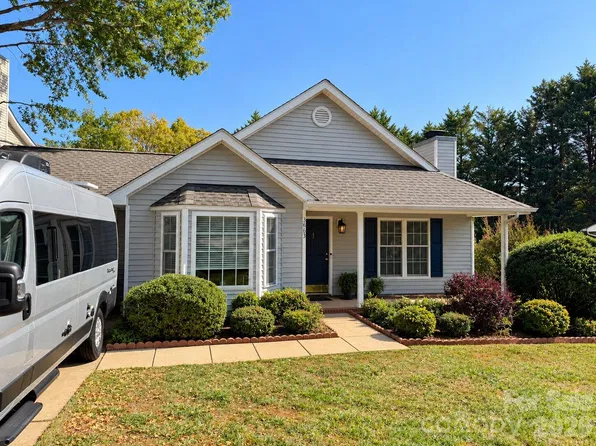 3663 Canopy Oak Ct, High Point, NC 27265