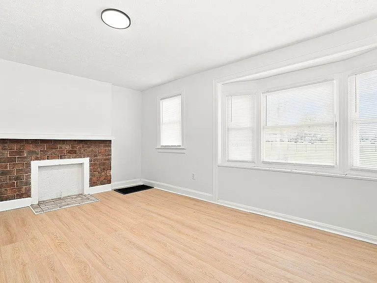 397 Catherine St — Photo 4
