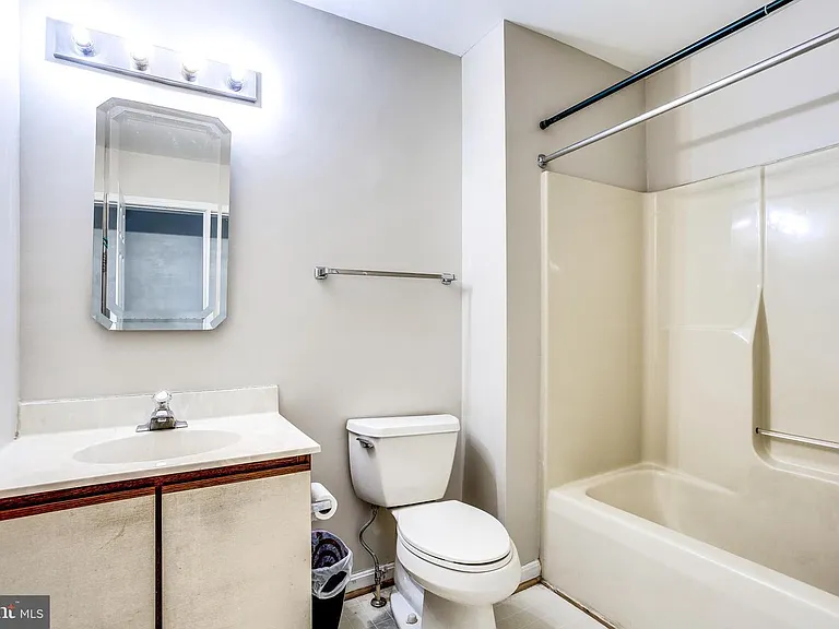 6412 Highbanks Ct — Photo 11