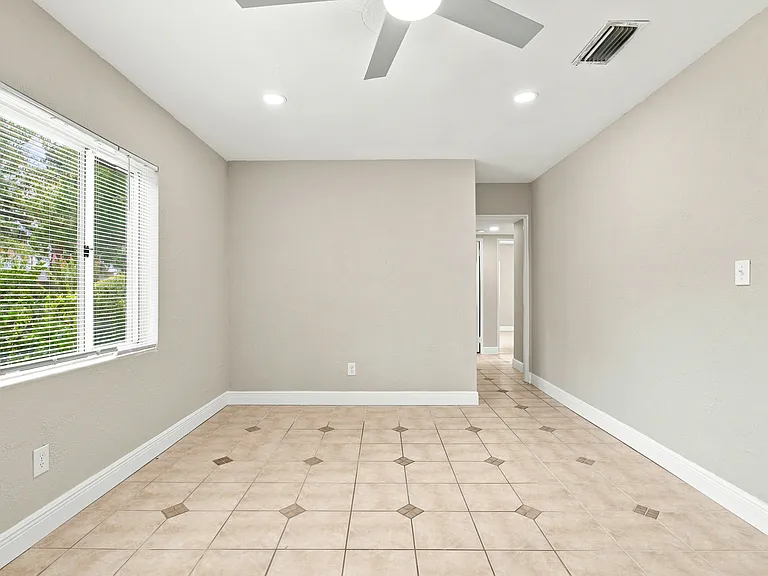 1704 Paine Ave — Photo 5