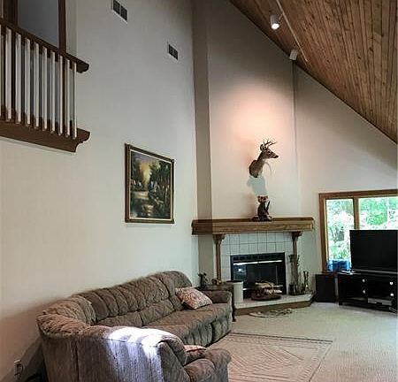 Open floor plan and lots of space to spread out and relax!!