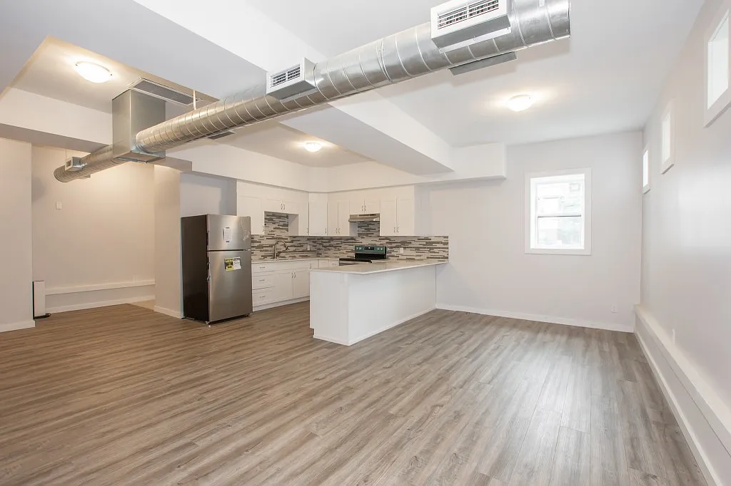Building Photo - 140 Caroline St S #1