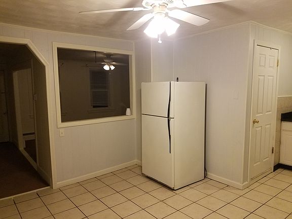 3rd image of 726 East Ave