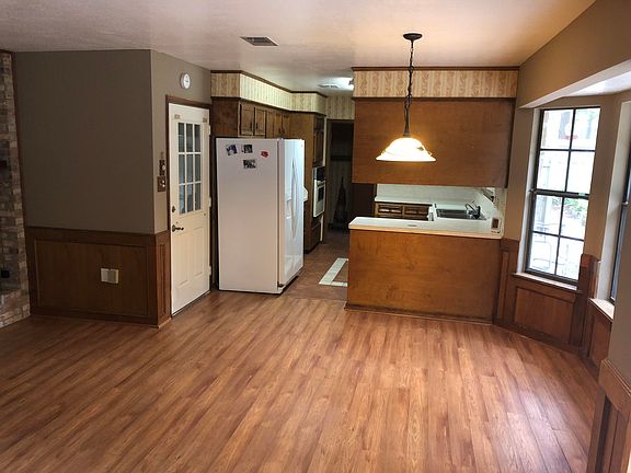 5th image of 105 Parkwood Dr