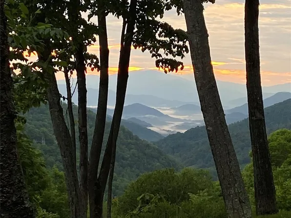 10 Mountain Gait Dr, Mars Hill, NC 28754