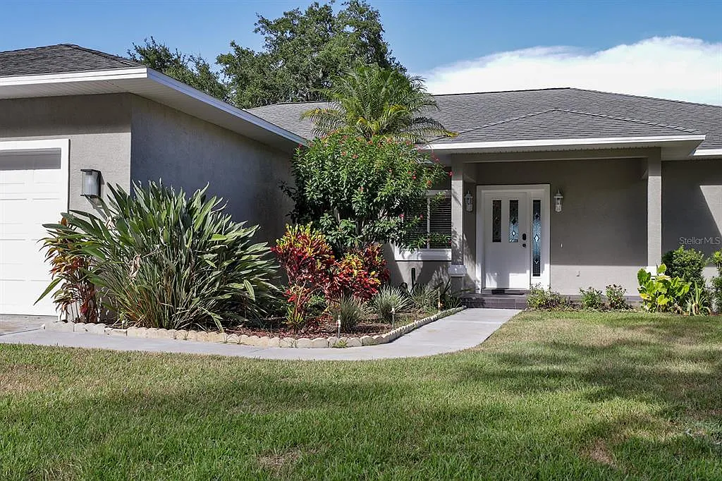 3 bed, 3.0 bath, 2444 sqft, $4,000 — Photo 3