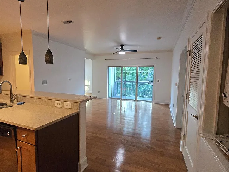 630 Calvert St #206 — Photo 9