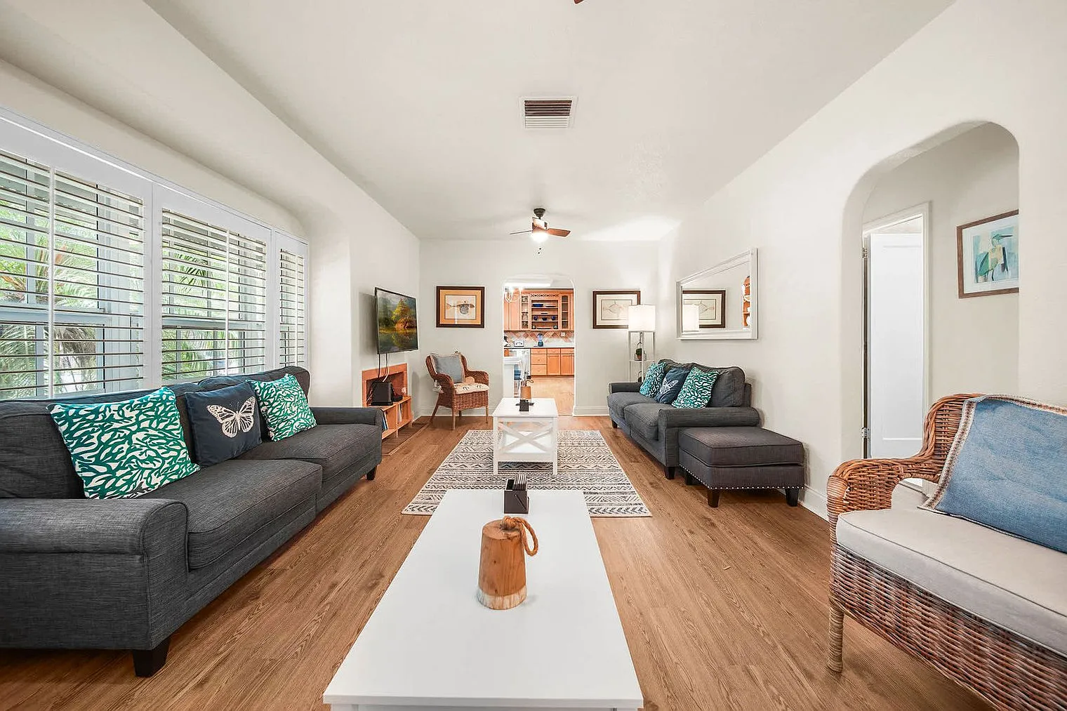 4 bed, 2.0 bath, 1862 sqft, $5,312 — Photo 4