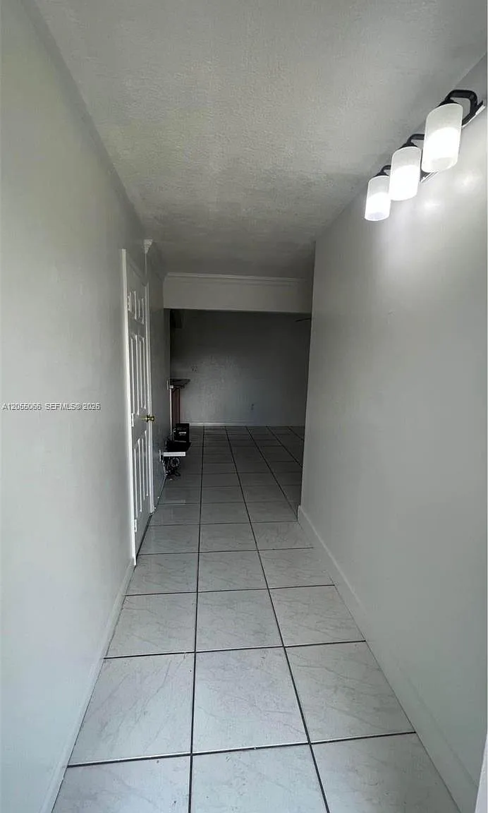 Carol City Red Road Manor — Photo 3