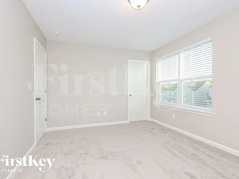 2116 Preserve Cir — Photo 16