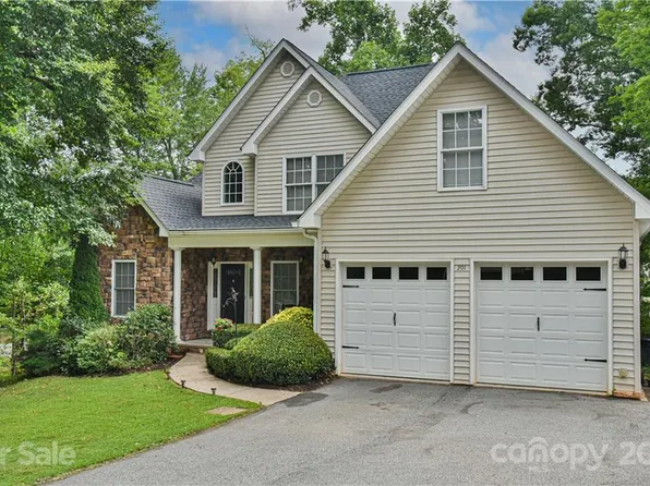 201 Colonel Holcombe Pl, Candler, NC 28715