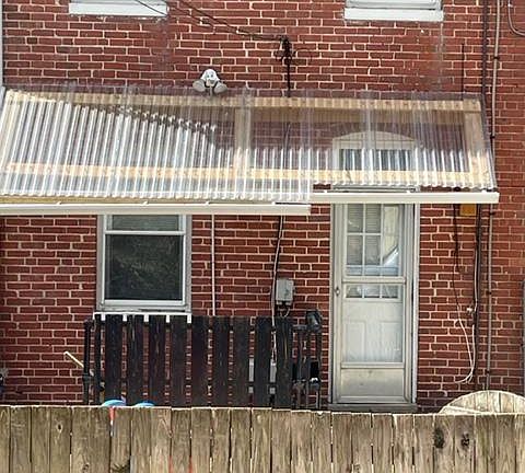 own entrance off of alley. fenced yard