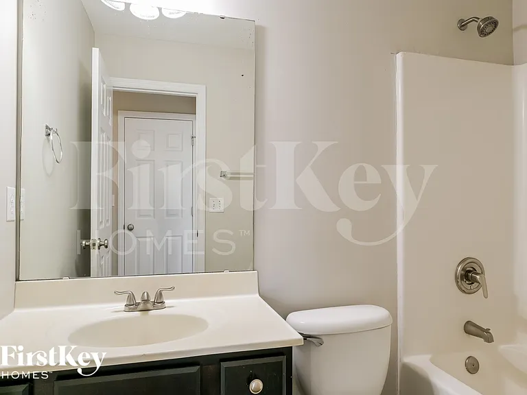 900 Tower Pl — Photo 16