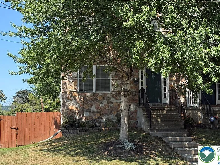 1334 Easton Rd — Photo 2