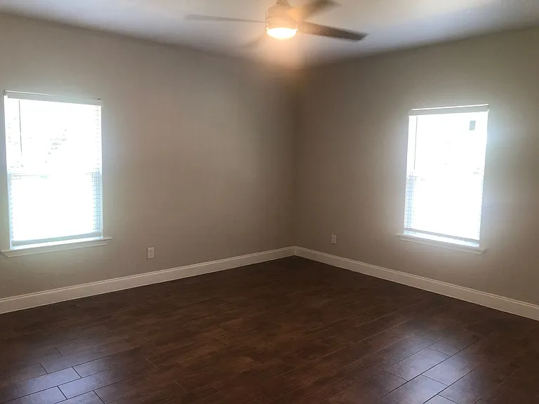 1012 E Oak St — Photo 9