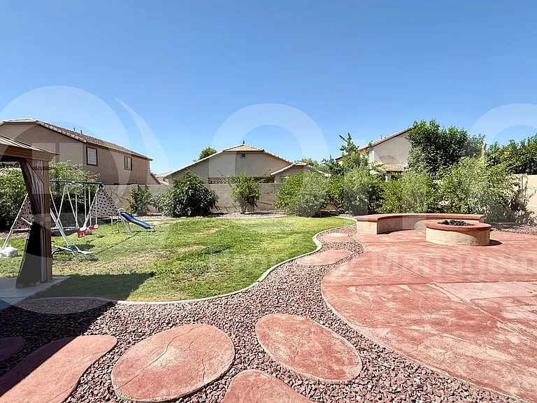 1674 E Aloe Pl — Photo 18