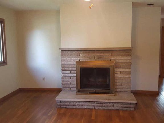 2nd image of 1152 Carolyn Ave