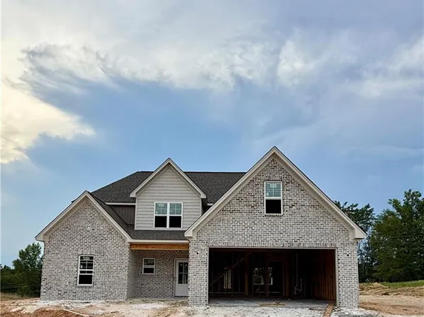 216 Enclave Dr, Clemmons, NC 27012