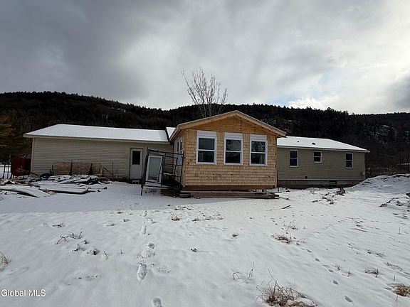 4th image of 404 Black Point Road