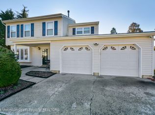 5 Remsen Dr, Howell, NJ 07731