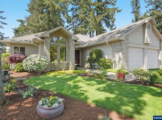 615 Shelokum Dr, Silverton, OR 97381